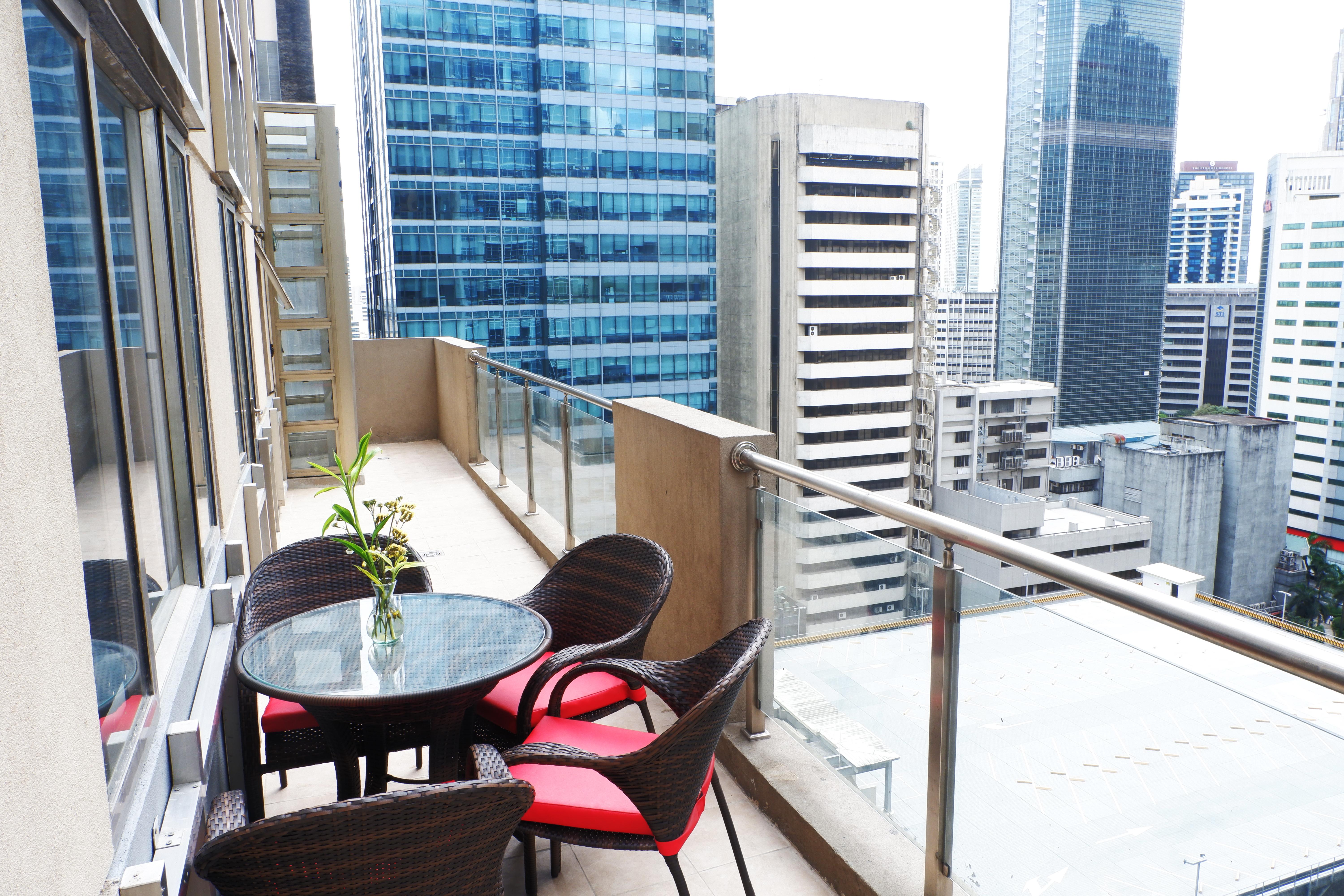 Valero Grand Suites By Swiss-Belhotel Makati City Exterior photo
