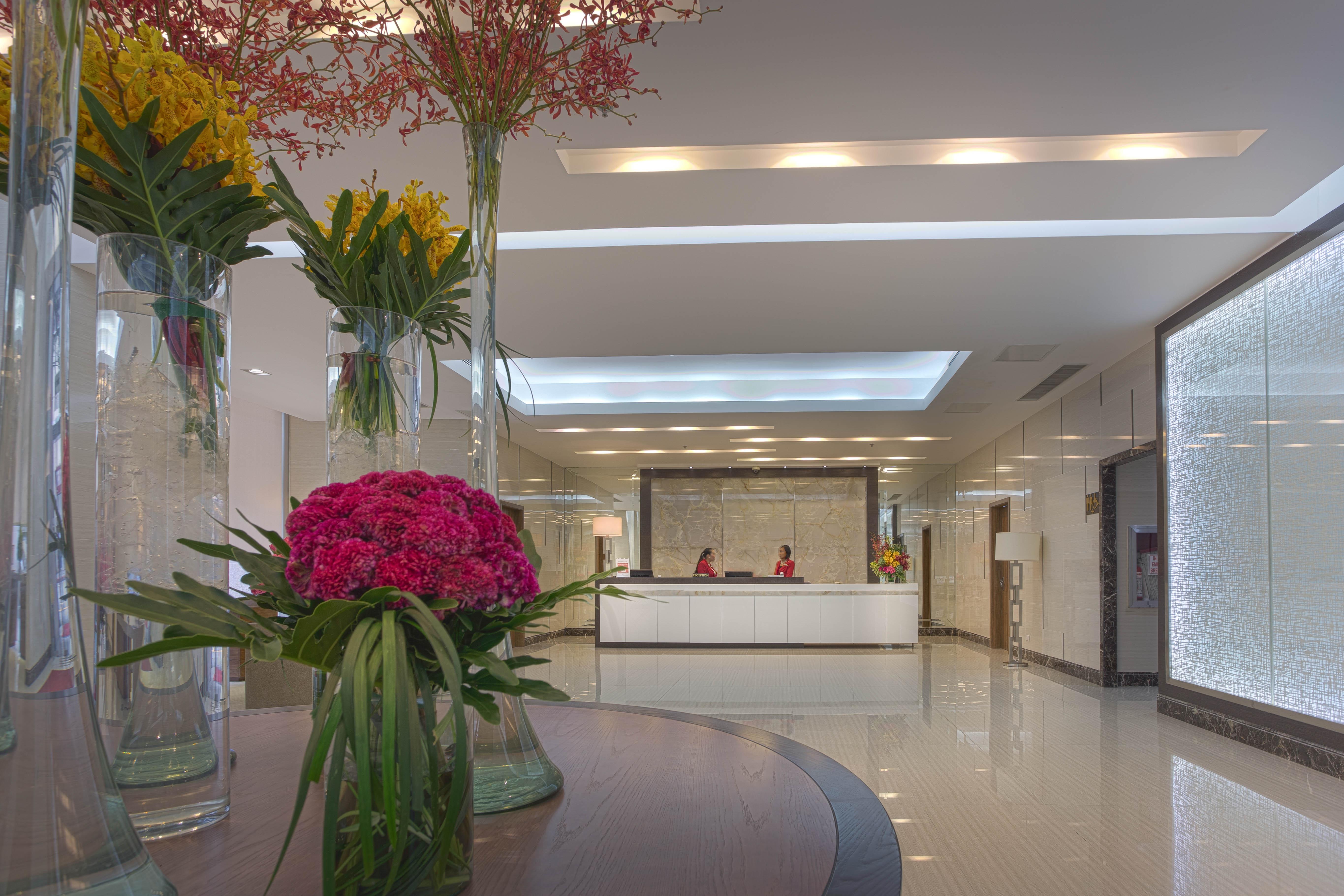 Valero Grand Suites By Swiss-Belhotel Makati City Exterior photo