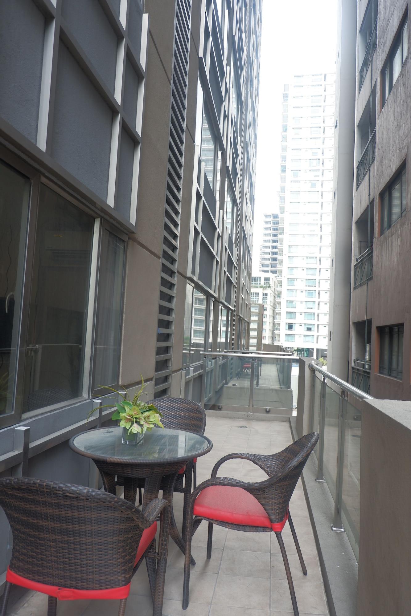 Valero Grand Suites By Swiss-Belhotel Makati City Exterior photo